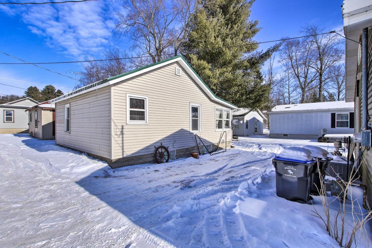 Quaint And Pet-Friendly Cabin On Shawano Lake! Exterior photo